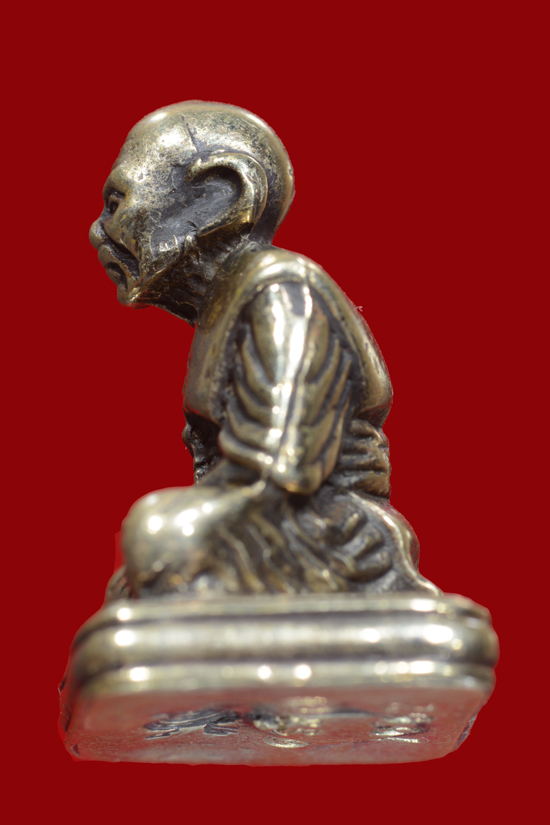 หลวงพ่อทวดพิมพ์ลอยองค์เลขใต้ฐาน รุ่นพิทักษ์แผ่นดิน เนื้อทองขาว พ.ศ.2551