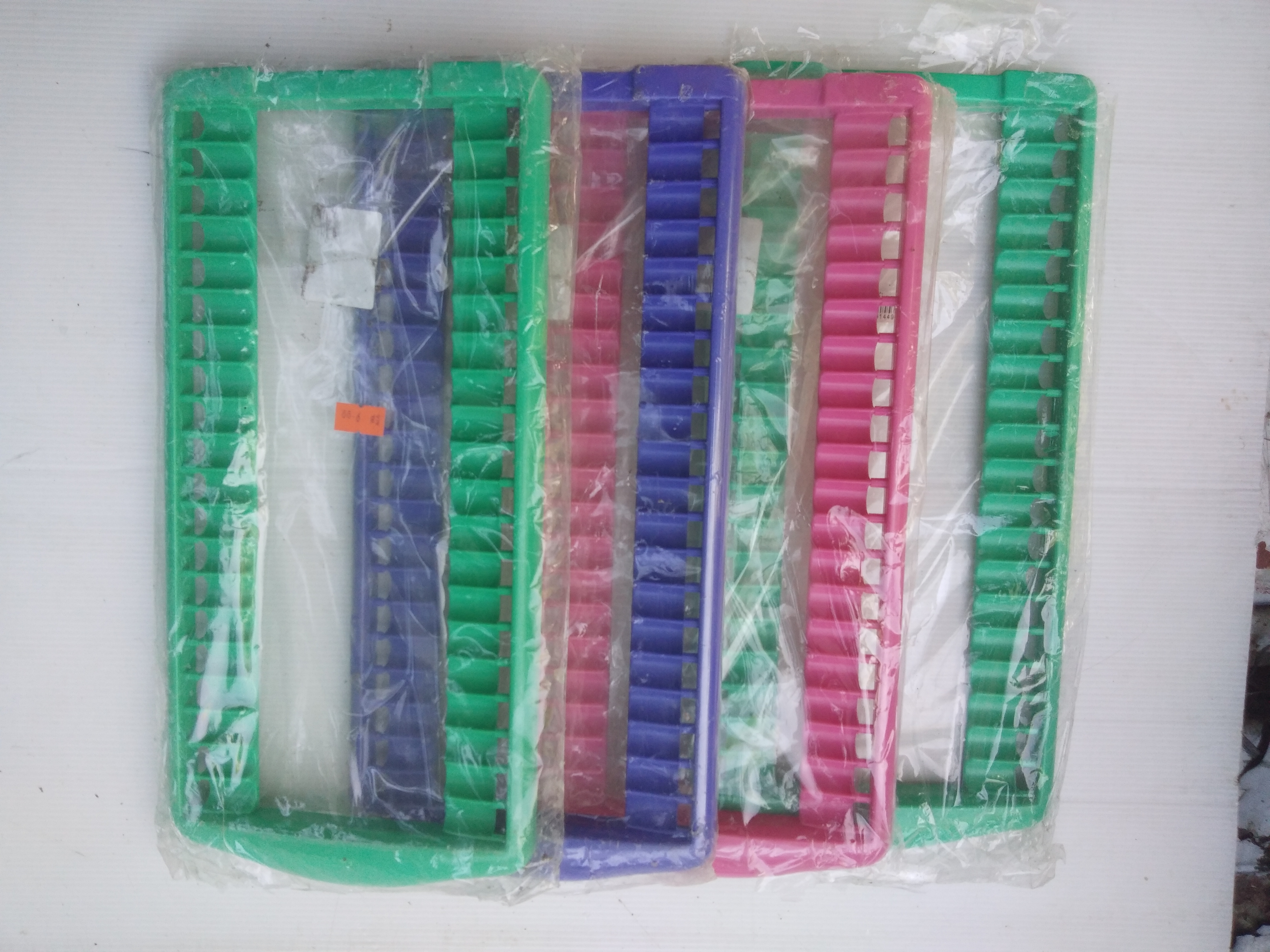 ที่วางแผ่น CD.สภาพใหม่ ยังไม่ได้ใช้ จำนวน 5 อัน