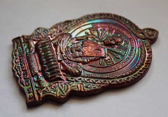 *ผิวรุ้ง ๆ สวยมาก* เหรียญนั่งพานชนะมาร2 (วัดสร้าง) หลวงพ่อคูณ วัดบ้านไร่ ปี 2557 เนื้อทองแดงมันปู หมายเลข ๔๐๕