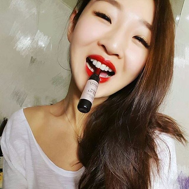 Labiotte Wine Lip Tint ไวน์ลิปกรอสทิ้นท์