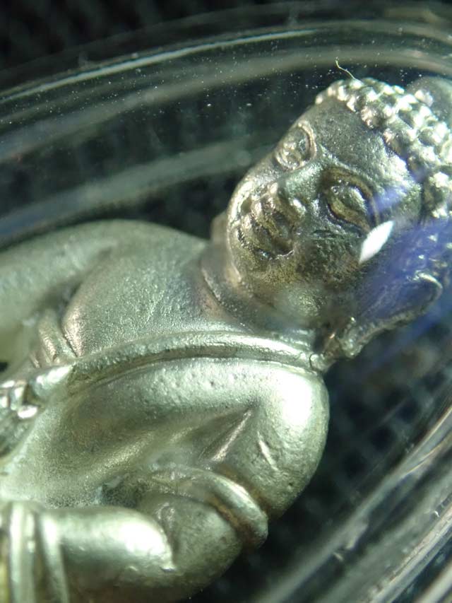 พระกริ่งทวีคูณหลวงพ่อคูณ วัดบ้านไร่ ปี 2537 เนื้อเงิน (กริ่งดัง) หมายเลข 2833 (เลี่ยมกันน้ำ)