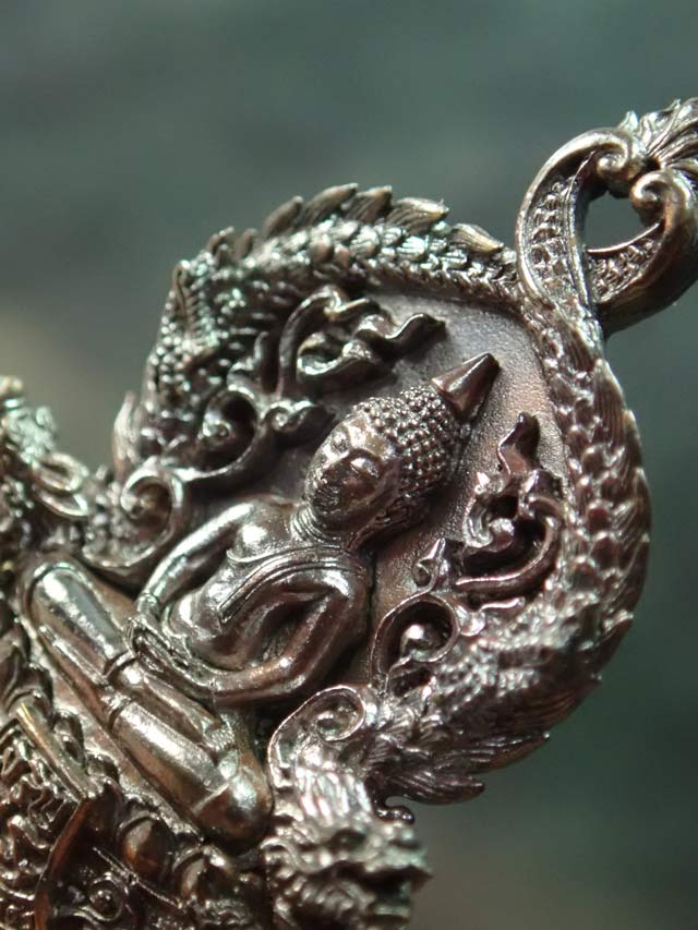 เหรียญฉลุชิ้นเดียวหลวงพ่อโสธร จ.ฉะเชิงเทรา รุ่นเจริญพร ปี 2555 เนื้อนวะโลหะ หมายเลข ๑๒๘๐ ขนาดพระพระสูงประมาณ 3 ซ.ม.