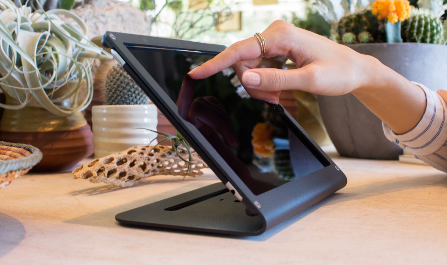 WindFall Stand Prime for iPad Air (All Version) and Pro 9.7" สีดำเทา - Free Delivery Nationwide!