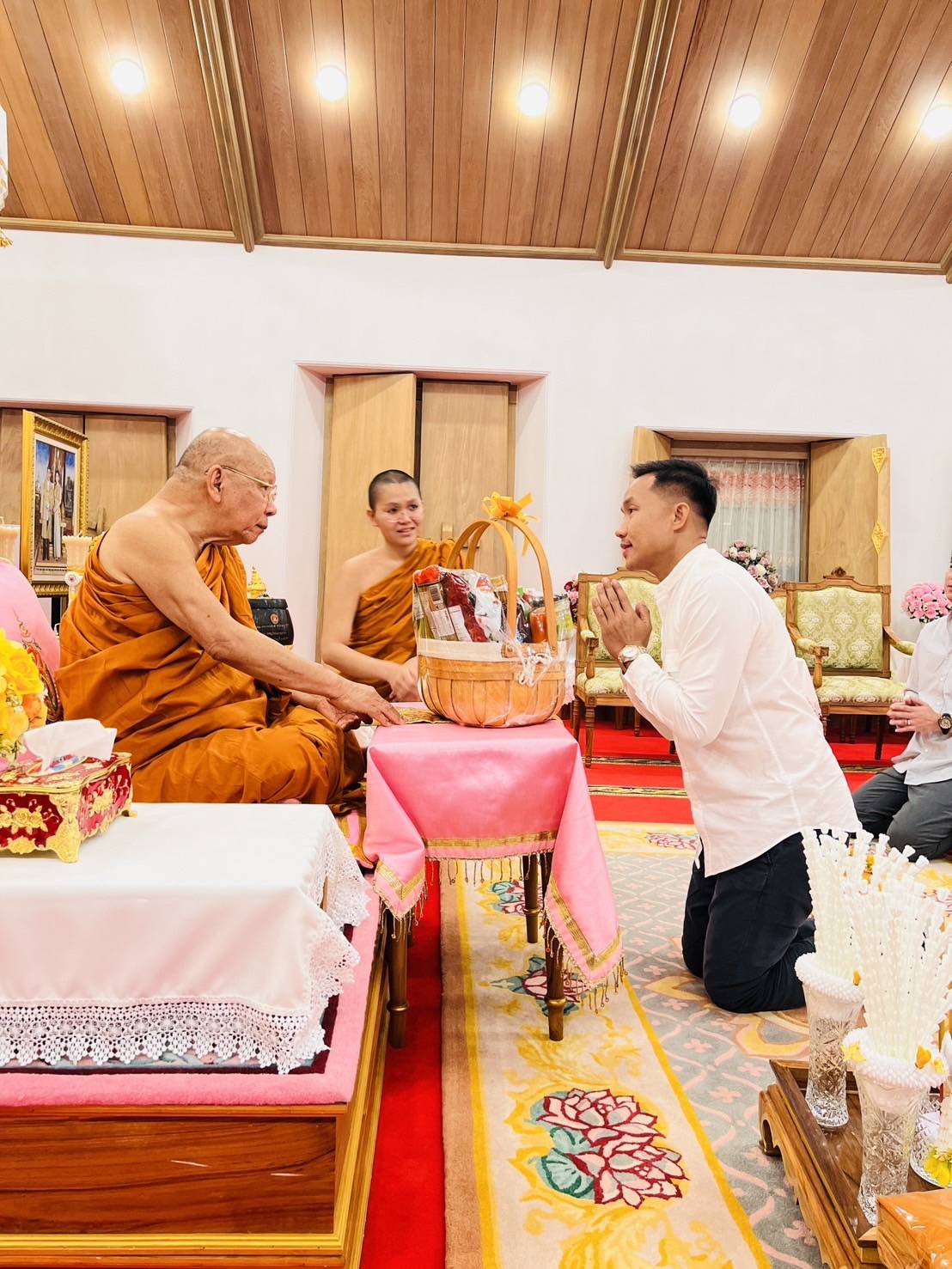 เจ้าของกิจการ คุณเกียรติพงษ์ มณีวรรณ ศน.บ. (รัฐศาสตร์การปกครอง),ศศ.ม. (เศรษฐศาสตร์การเมือง), นักธรรม เอก ประสบการณ์ตรงด้านศาสนาและศาสนพิธี มากกว่า 25 ปี