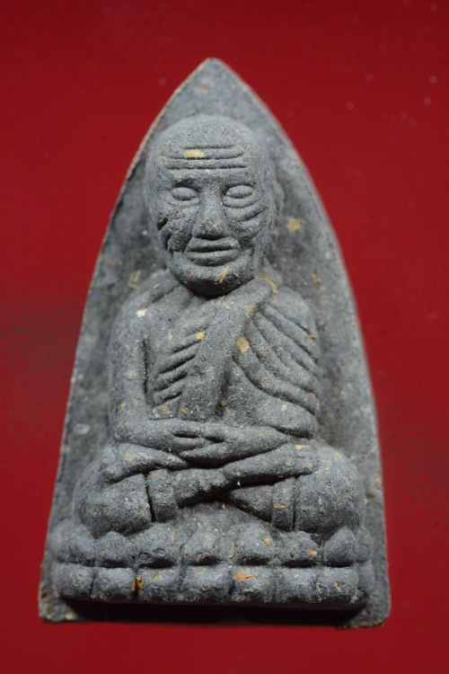 หลวงปู่ทวดเนื้อว่าน หลังเจดีย์เงิน รุ่นพระธาตุเจดีย์ ปี 2549
