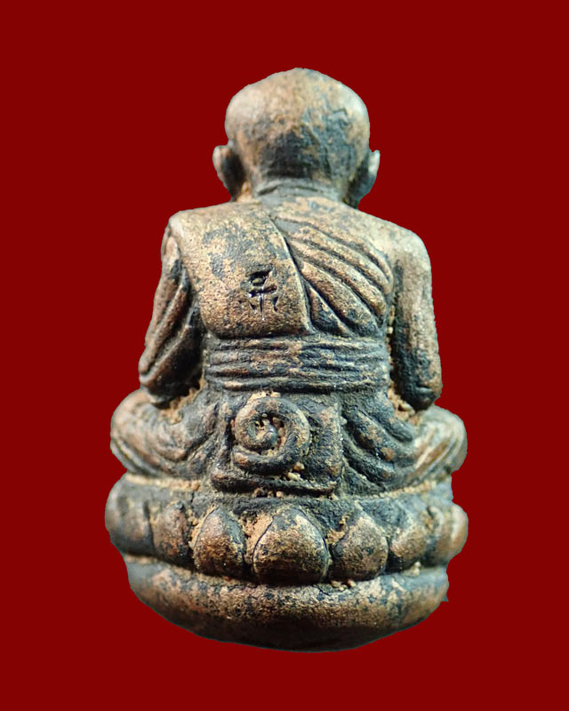 รูปหล่อโบราณ พิมพ์เบ้าทุบ (รุ่นแรก) หลวงพ่อทวด พ่อท่านเขียว วัดห้วยเงาะ ปัตตานี รุ่นแซยิด52 ปี2552 หมายเลข 153 (กรรมการ)