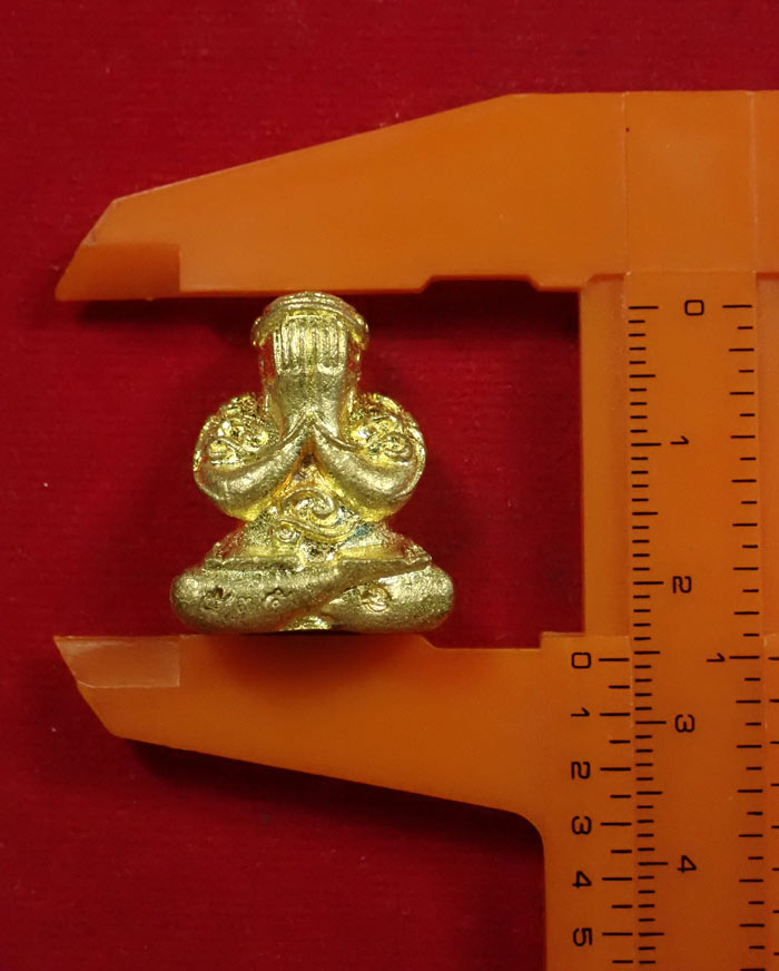 พระปิดตายันต์ยุ่ง มหายันต์มหามงคลหลวงพ่อคูณ วัดบ้านไร่ ปี 2556 รุ่นสร้างบารมี เนื้อทองระฆังตะกรุดเงิน หมายเลข 575