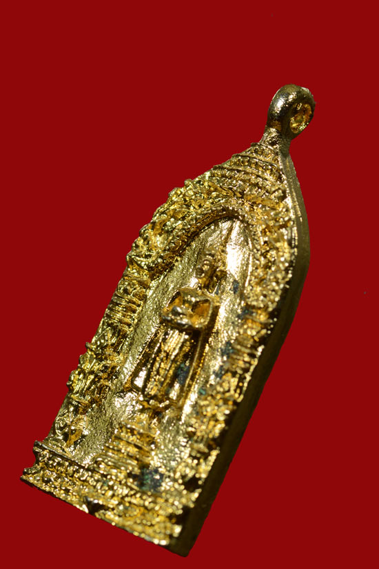 เหรียญหล่อกะไหล่ทอง หลวงพ่อบ้านแหลม รุ่นมีไว้ไม่จน พ.ศ.2538