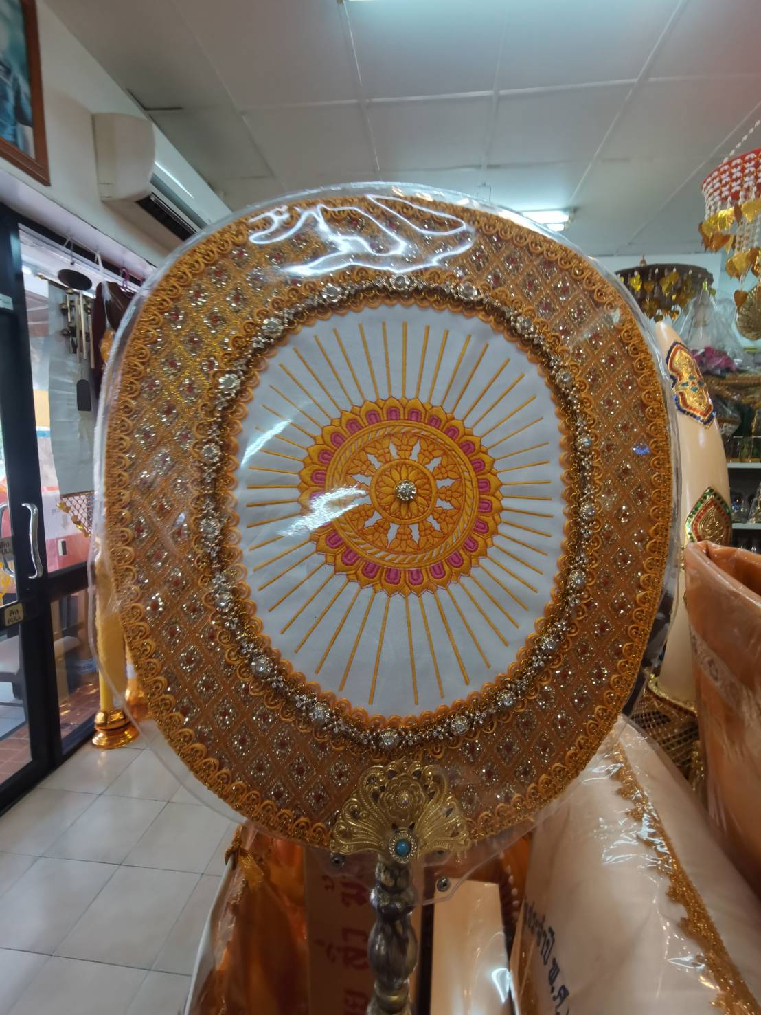 ตาลปัตรประดิษฐ์รุ่นใหม่