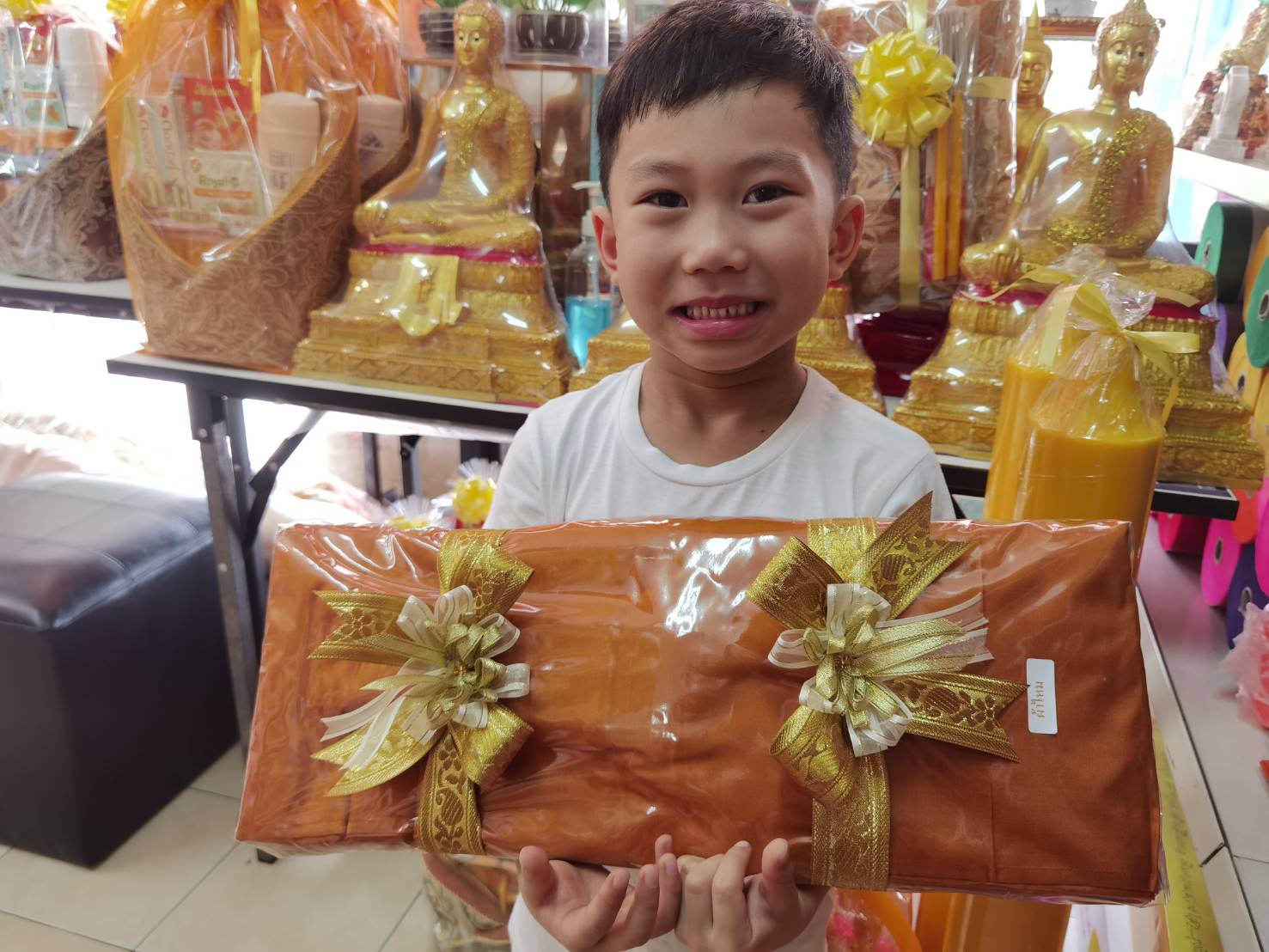 ผ้าไตรไหมไทยแท้ 100% งานเย็บพิเศษ 9 ขันธ์ *ผูกโบว์สวยงาม