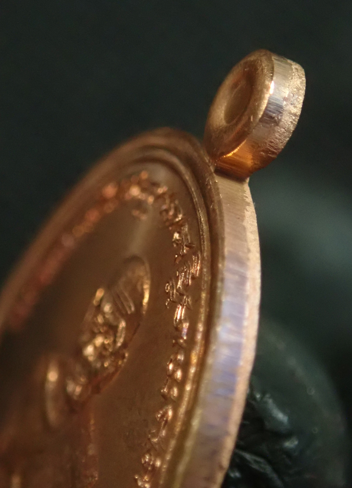 *รุ่งดัง เหรียญมีเสน่ห์..เกจิดังหลายท่านปลุกเสก* เหรียญบารมีหลวงพ่อทวด ปี2554 เนื้อทองแดงผิวไฟ