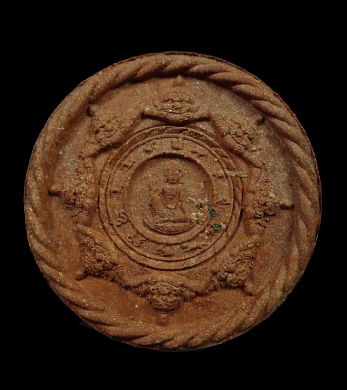 หลวงพ่อทวดหลังองค์พ่อจตุคามรามเทพ รุ่นปาฏิหาริย์ วัดห้วยมงคล พิมพ์ใหญ่ (5.2 ซ.ม.) เนื้อผงแดง ปี2550 พร้อมกล่องเดิม