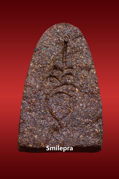 หลวงปู่คำพันธ์ วัดธาตุมหาชัย พิมพ์พระรูปเหมือนลอยองค์ เนื้อผงเกสร หลังเตารีด ปี 2538