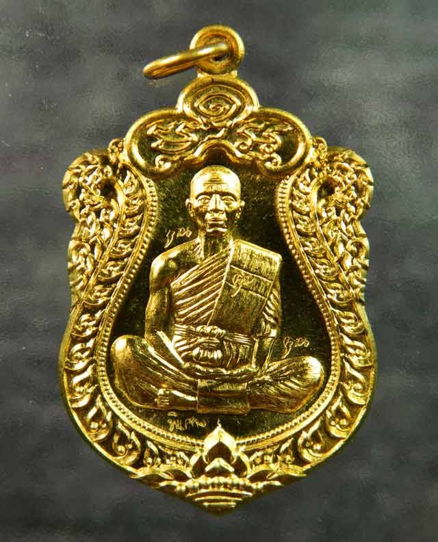 เหรียญเสมา EOD หลวงพ่อคูณ วัดบ้านไร่ รุ่นปาฏิหาริย์ EOD ปี 2556 เนื้อทองระฆัง (ถวายเกจิ) หมายเลข 695