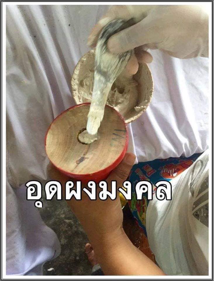ไอ้ไข่ เด็กวัดเจดีย์ รุ่นที่ระลึกกฐิน ๕๙ องค์บูชาไม้แกะทาทองแท้ ขนาด 6 นิ้ว