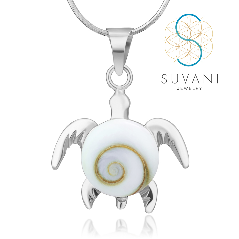 SUVANI เงินแท้ 92.5% จี้เต่าทะเลสุดน่ารัก ฝังด้วยเปลือกหอย Shiva eye สีขาว จี้พร้อมสร้อยคอ เครื่องประดับเงินแท้