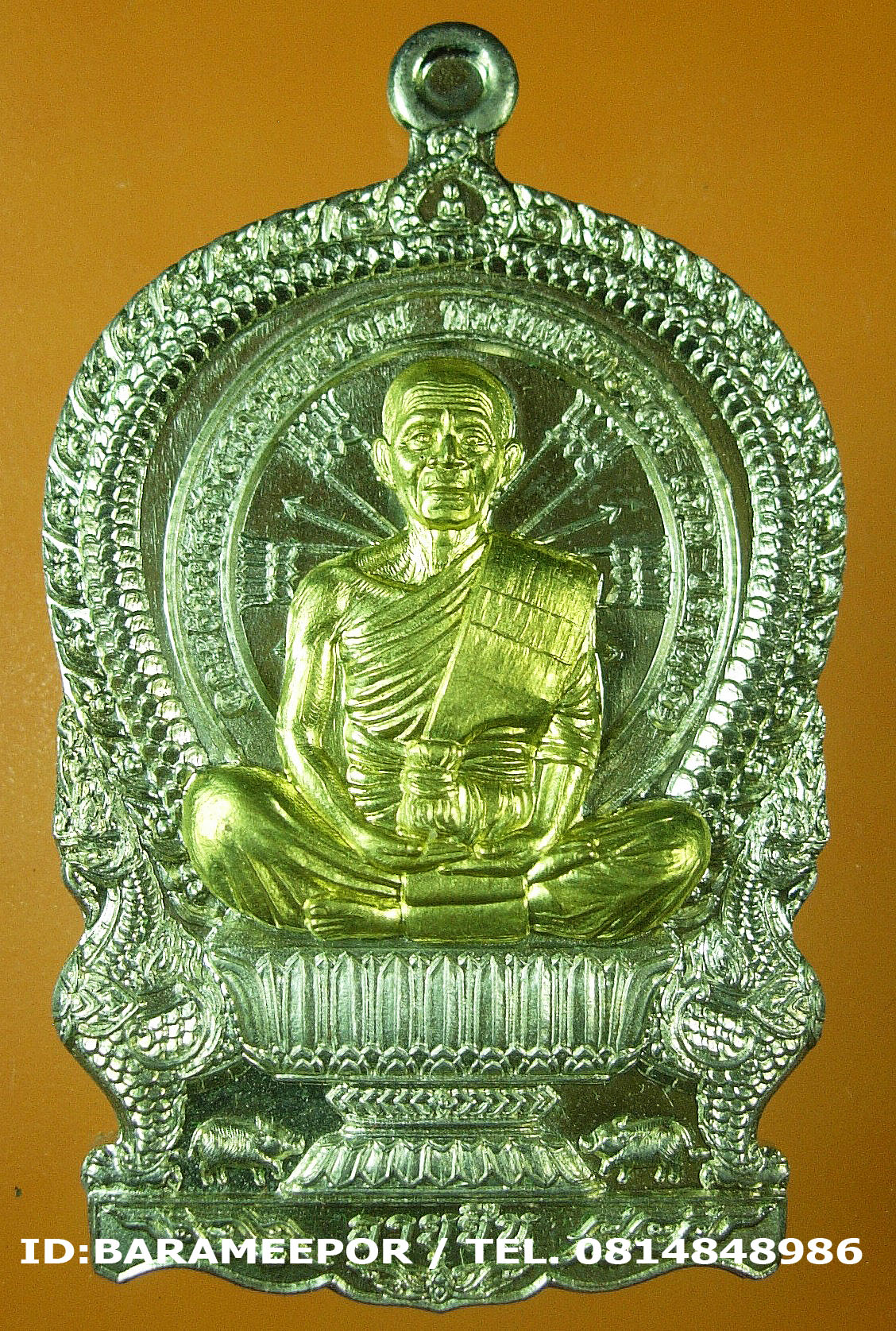 หลวงพ่อคูณ เหรียญเสมานั่งพาน รุ่น อายุยืน หลังหนุมานเชิญธง รุ่นแรก มีให้เลือก 5 เนื้อ