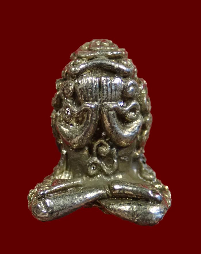 ชุด 3 องค์ สามกษัตริย์พระปิดตามหาลาภ หลวงพ่อสงฆ์ วัดเจ้าฟ้าศาลาลอย ปี 2519 สามกษัตริย์ 3 องค์ ได้แก่.. เนื้อตะกั่วอาบทอง 1 องค์ เนื้อตะกั่วอาบเงิน 1 องค์ เนื้อตะกั่วอาบทองแดง 1 องค์