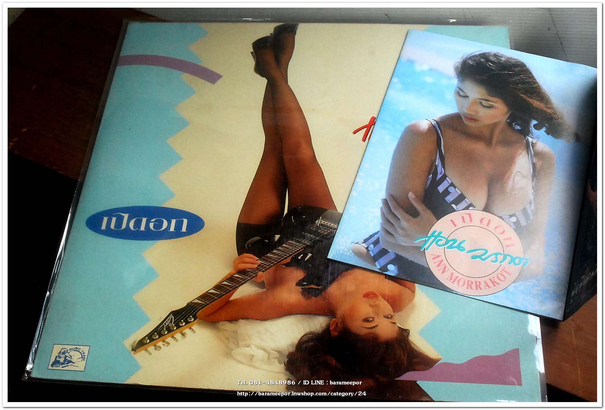 แอน มรกต มณีฉาย ชุด เปิดอก