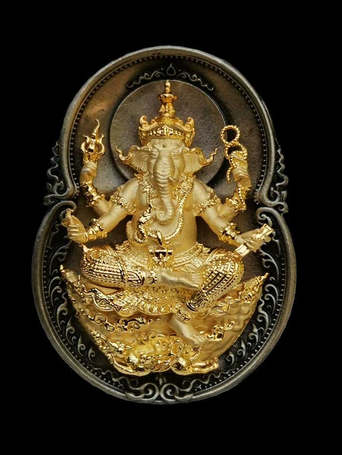 เหรียญพระพิฆเนศ รุ่นสุขสำเร็จรวย ปี 2563 พระมหาสุรศักดิ์ วัดประดู่ จ.สมุทรสงคราม ปลุกเสก เนื้อซาตินเงิน องค์ชุบทองขัดเงา (กรรมการ) หมายเลข 16