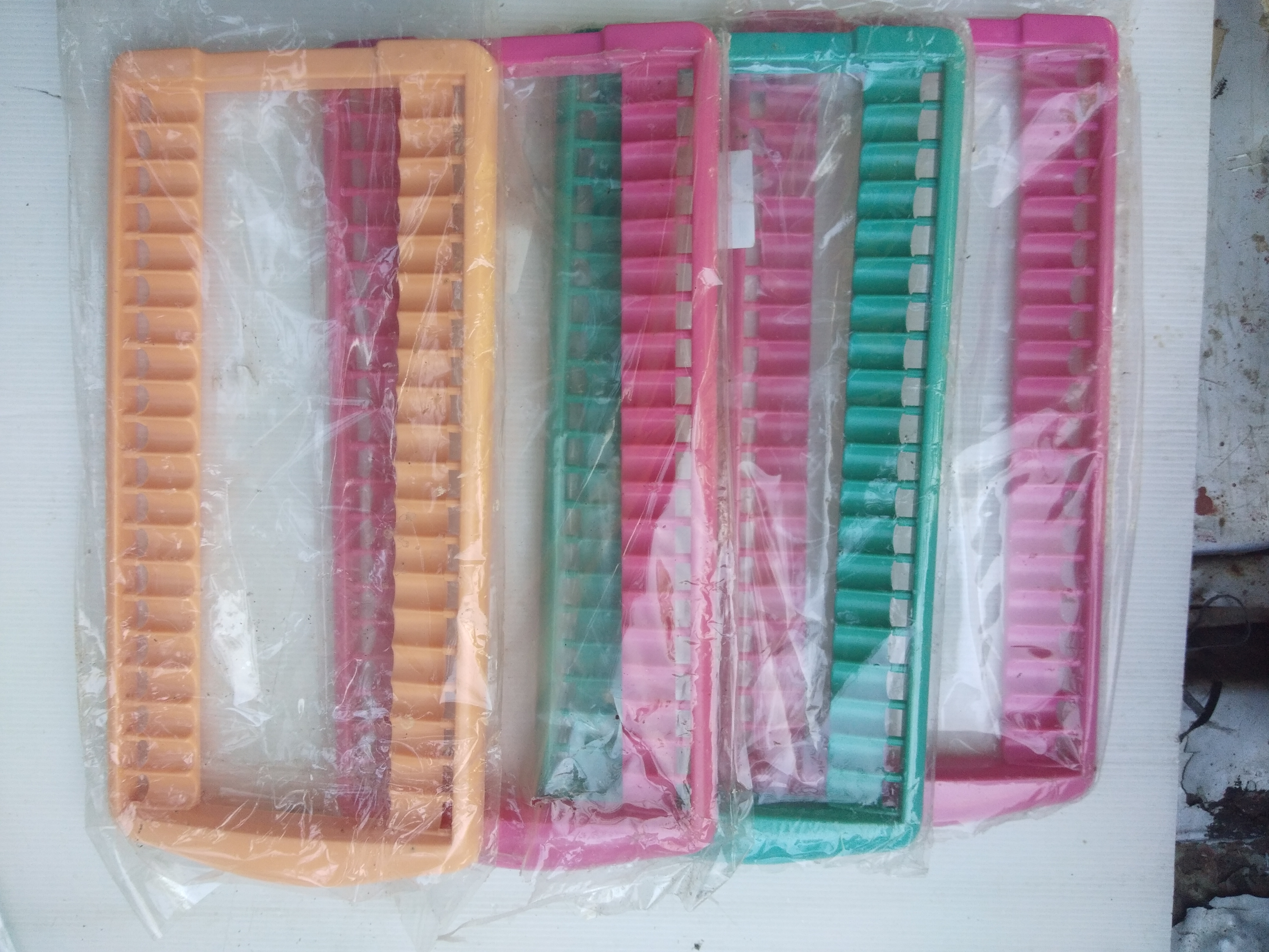 ที่วางแผ่น CD.สภาพใหม่ ยังไม่ได้ใช้ จำนวน 5 อัน