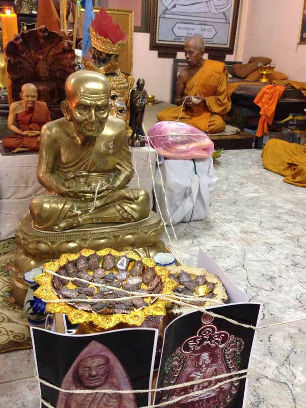 หลวงพ่อทวด รุ่นสร้างบารมี พ่อท่านเขียว วัดห้วยเงาะ ปัตตานี ปี 2557