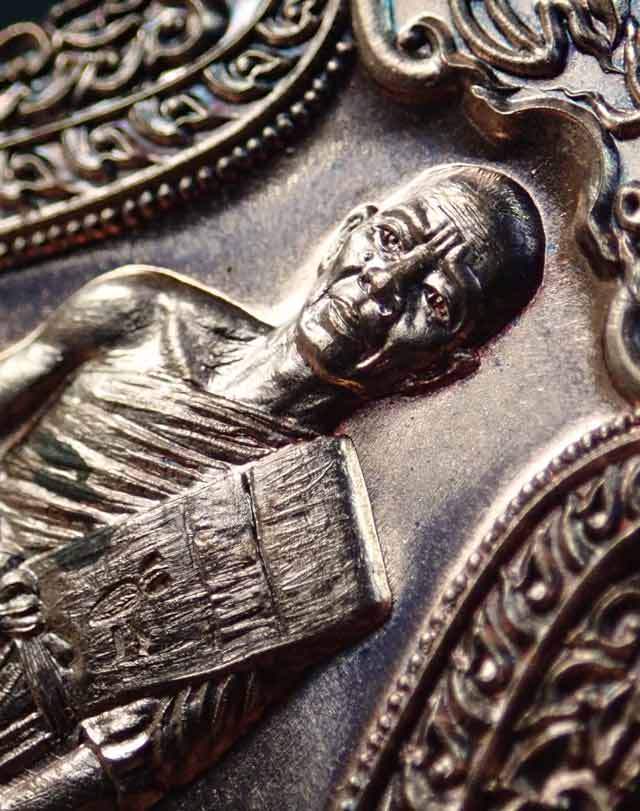 เหรียญเสมา EOD หลวงพ่อคูณ วัดบ้านไร่ รุ่นปาฏิหาริย์ EOD ปี 2556 เนื้อมหาชนวน (แจกทหาร) หมายเลข 517 สร้าง 999 เหรียญ