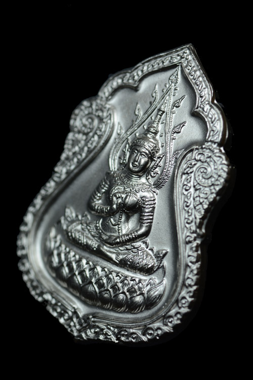 พระสุนทรีวาณี วัดสุทัศน์ พ.ศ.2549 เนื้ออัลปาก้า