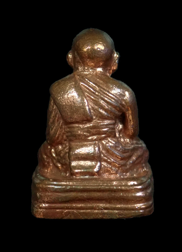 รูปหล่อโบราณหลวงปู่ทวด พิมพ์เบตงเลขใต้ฐานย้อนยุค วัดทรายขาว ปัตตานี รุ่นนิรันตราย ปี 2557 เนื้อสำริดแดงขัดยาแดง หมายเลข 488 พระสูงประมาณ 2.8 ซม.