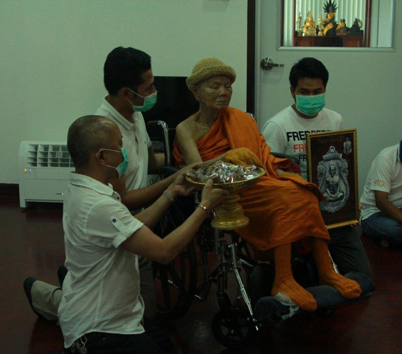 เหรียญเสมาพญานาคหลวงพ่อคูณ วัดบ้านไร่ รุ่นมหาเศรษฐี ปี 2557 เนื้อชนวนหน้ากากเงิน (กรรมการ) หมายเลข 504