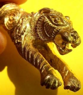 เสือหลวงปู่แย้ม วัดตะเคียน นนทบุรี รุ่น 5 เนื้อทองเหลือง