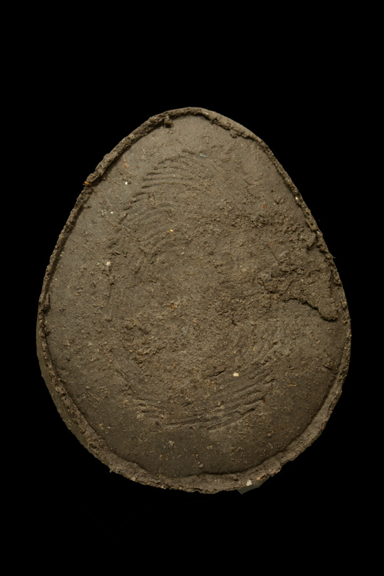 หลวงพ่อทวด เนื้อว่าน พิมพ์ใบโพธิ์ รุ่นสร้างศูนย์ศิลปาชีพพิเศษ จ.ปัตตานี พ.ศ. 2537