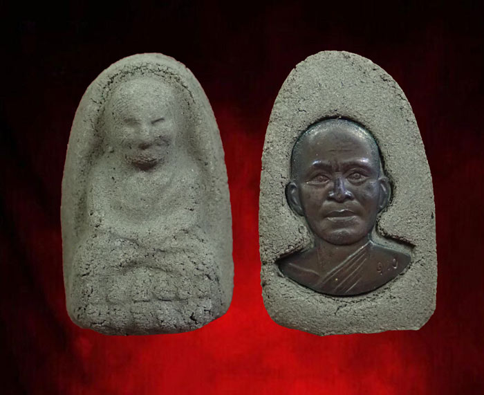 ชุดเนื้อว่านหลวงพ่อทวด รุ่น100ปีอาจารย์ทิม วัดช้างให้ ปี 2555 พิมพ์กลักไม้ขีด พิมพ์ใหญ่ พิมพ์พระรอด (ปลุกเสกศาลหลักเมืองปัตตานี) พร้อมกล่องเดิม