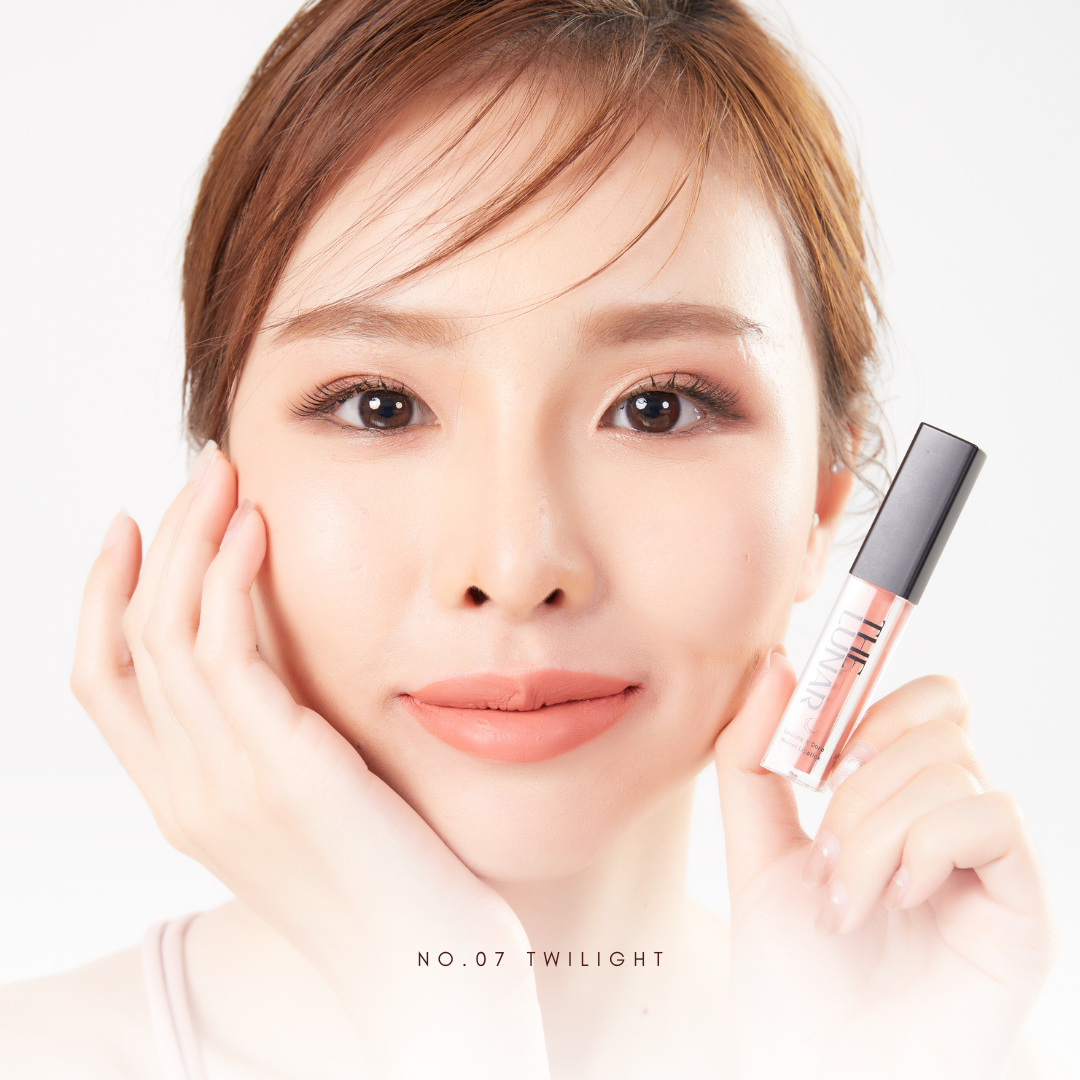 The Lunar Lipstick ลิปสติกเนื้อแมท มี 8 สีให้เลือก เฉดสีสวยมาก