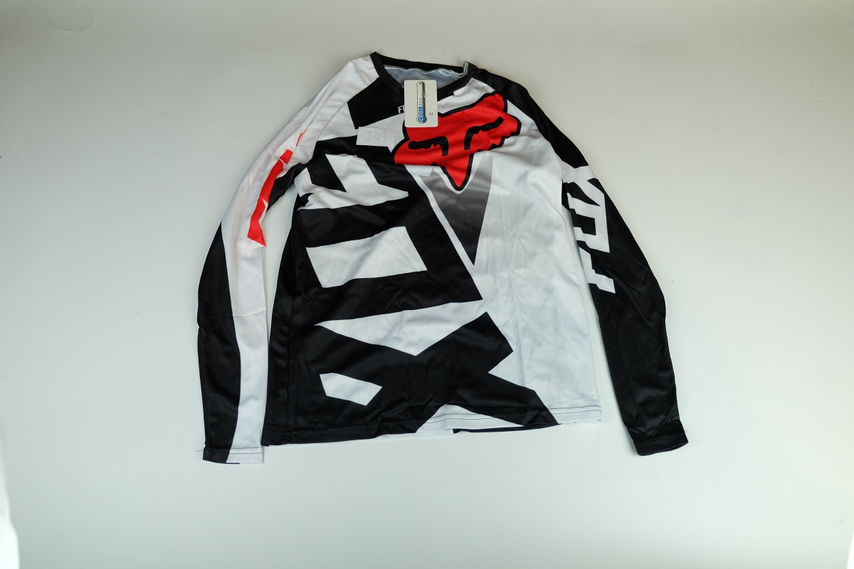 เสื้อคอกลม เสื้อวิ่ง เสื้อปั่นจักรยาน ขนาด M ลดราคา รหัส J49 ราคา 190 ส่งฟรี ลงทะเบียน