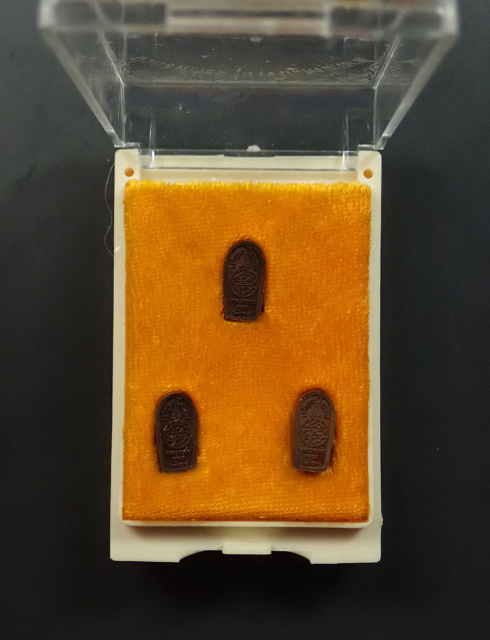 ปรกจ้อยหลวงพ่อคูณ วัดบ้านไร่ ปี 2557 รุ่นเจริญพรไตรมาส (3 องค์ในกล่องเดียว)