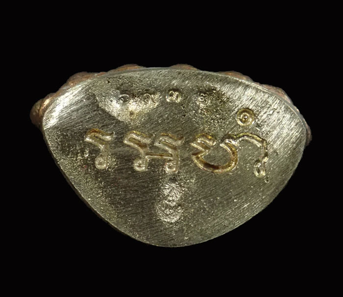 พระกริ่งอรหัง 100 ปี พิมพ์หน้าใหญ่ สมเด็จญาณสังวร วัดบวรนิเนศวิหาร ปี 2556 เนื้อสำริดก้นทองขาว หมายเลข 6932 (กริ่งดัง)