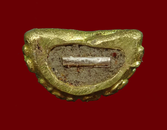 พระปิดตายันต์ยุ่ง มหายันต์มหามงคลหลวงพ่อคูณ วัดบ้านไร่ ปี 2556 รุ่นสร้างบารมี เนื้อทองระฆังตะกรุดเงิน หมายเลข 575