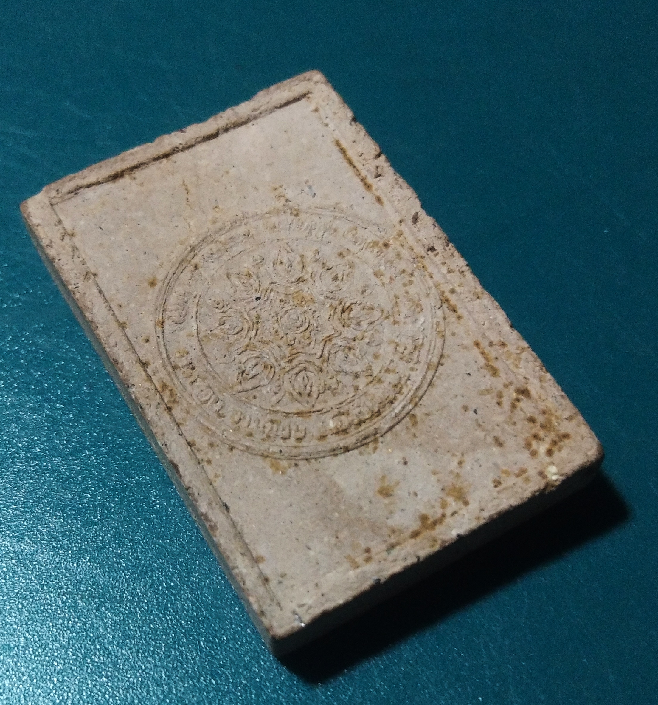 พระผงพิชิตไพรี หลังยันต์บัว มรรค 8 จัดสร้างโดยมูลนิธิธรรมธัช จ.ฉะเชิงเทรา ปี 2514..3 (หลวงปู่ทิม วัดระหารไร่ ปลุกเสก)..2