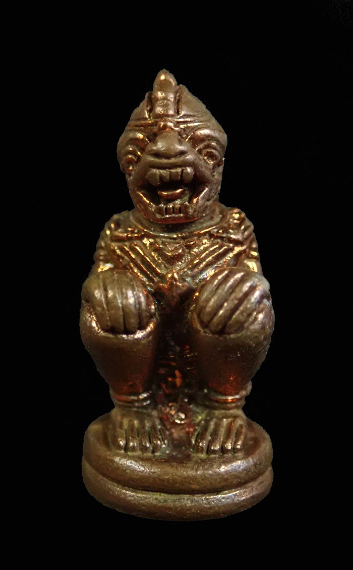 หนุมาน (รุ่นแรก) เสาร์๕ กระโดดบาตร พ่อท่านเขียว วัดห้วยเงาะ ปัตตานี ปี 2553 ปลุกเสกเสาร์๕ ขึ้น๕ค่ำ เดือน๕ เนื้อทองแดงอุดผง หมายเลขสวย ๑๔ ก