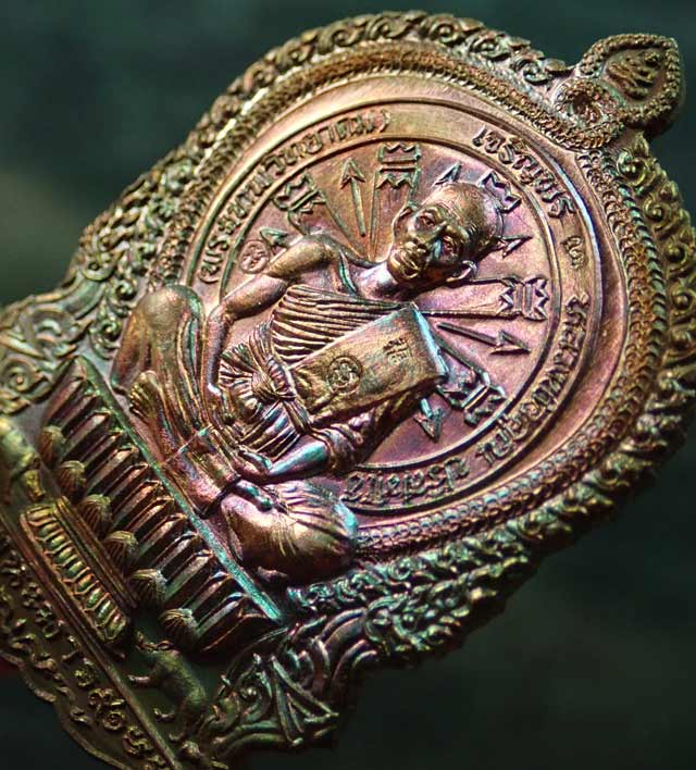 เหรียญนั่งพานชนะมาร91 (เจริญพร) หลวงพ่อคูณ วัดบ้านไร่ 2557 รุ่นรวยทันใจเจริญพร เนื้อทองแดงมันปูหลังยันต์ (โค๊ต แจก) หมายเลข ๑๓๓๑