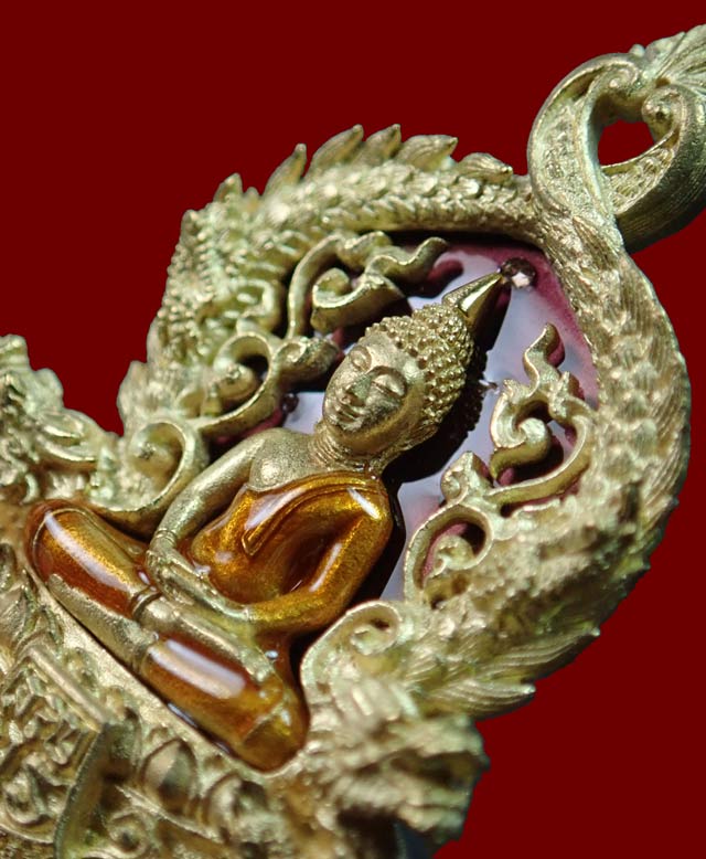 เหรียญพุทธศิลป์ฉลุ 3 ชิ้น หลวงพ่อโสธร จ.ฉะเชิงเทรา รุ่นเจริญพร ปี 2555 เนื้อทองระฆังลงยาสีม่วง พิมพ์เล็ก หมายเลข ๔๕๖