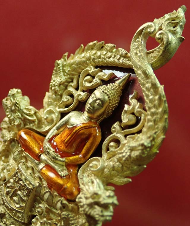 *หมายเลขสวย 678* เหรียญพุทธศิลป์ฉลุ 3 ชิ้น หลวงพ่อโสธร จ.ฉะเชิงเทรา รุ่นเจริญพร ปี 2555 เนื้อทองระฆังลงยาม่วงฝังเพชร พิมพ์ใหญ่ พร้อมกล่องเดิม