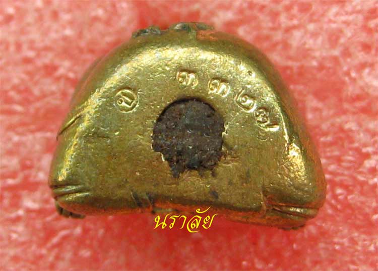 พระสังกัจจายน์รับทรัพย์ก้นอุดผง หลวงพ่อสาคร วัดหนองกรับ จ.ระยอง ปี 2554 รุ่นไตรมาส54 เนื้อชนวน