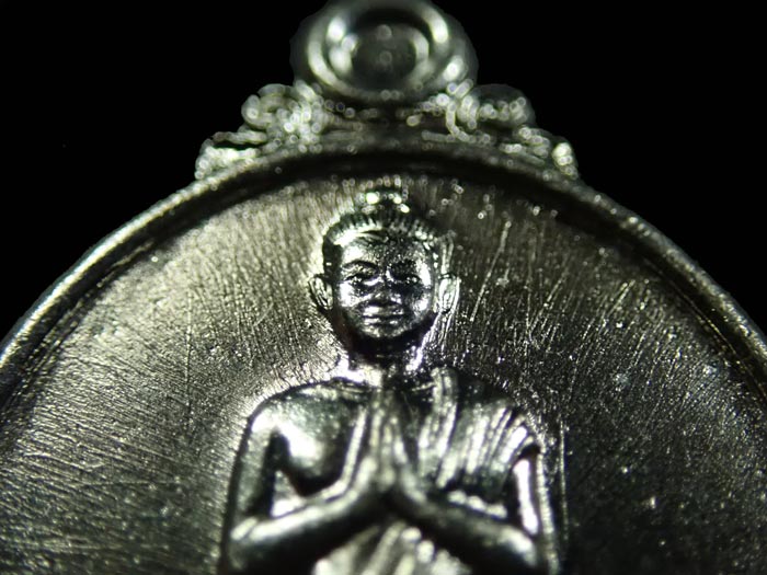 เหรียญไอ้ไข่ รุ่นโคตรเศรษฐี พิมพ์นิยม (รุ่นแรก) วัดพระมหาธาตุวรมหาวิหาร ศาลหลักเมือง จ.นครศรีธรรมราช ปี 2563 เนื้อนวะพลายเงิน หมายเลข 19412