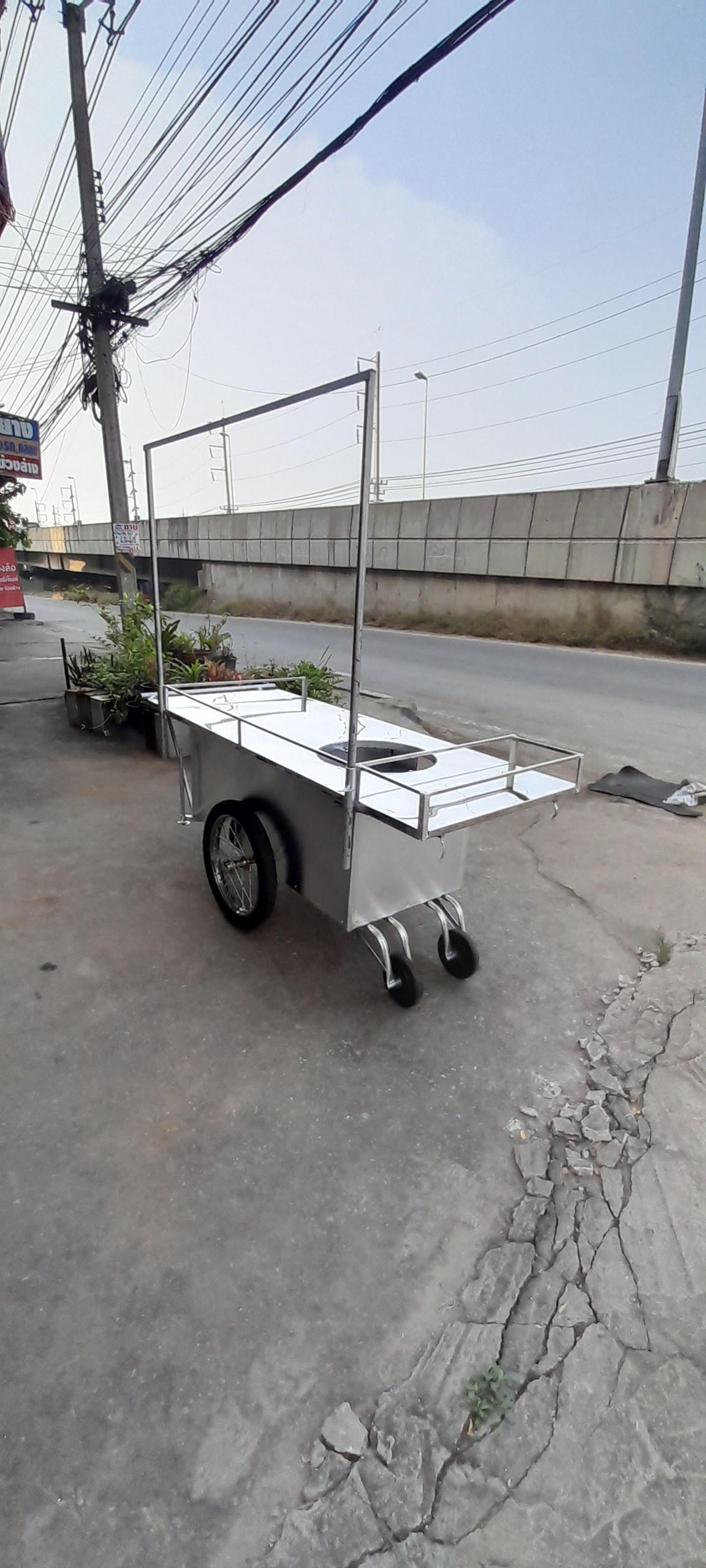 27022568รถเข็นขายโรตีทอดหน้าท็อปสแตนเลสปิดตู้อลูมิเนียมมีเสาป้าย