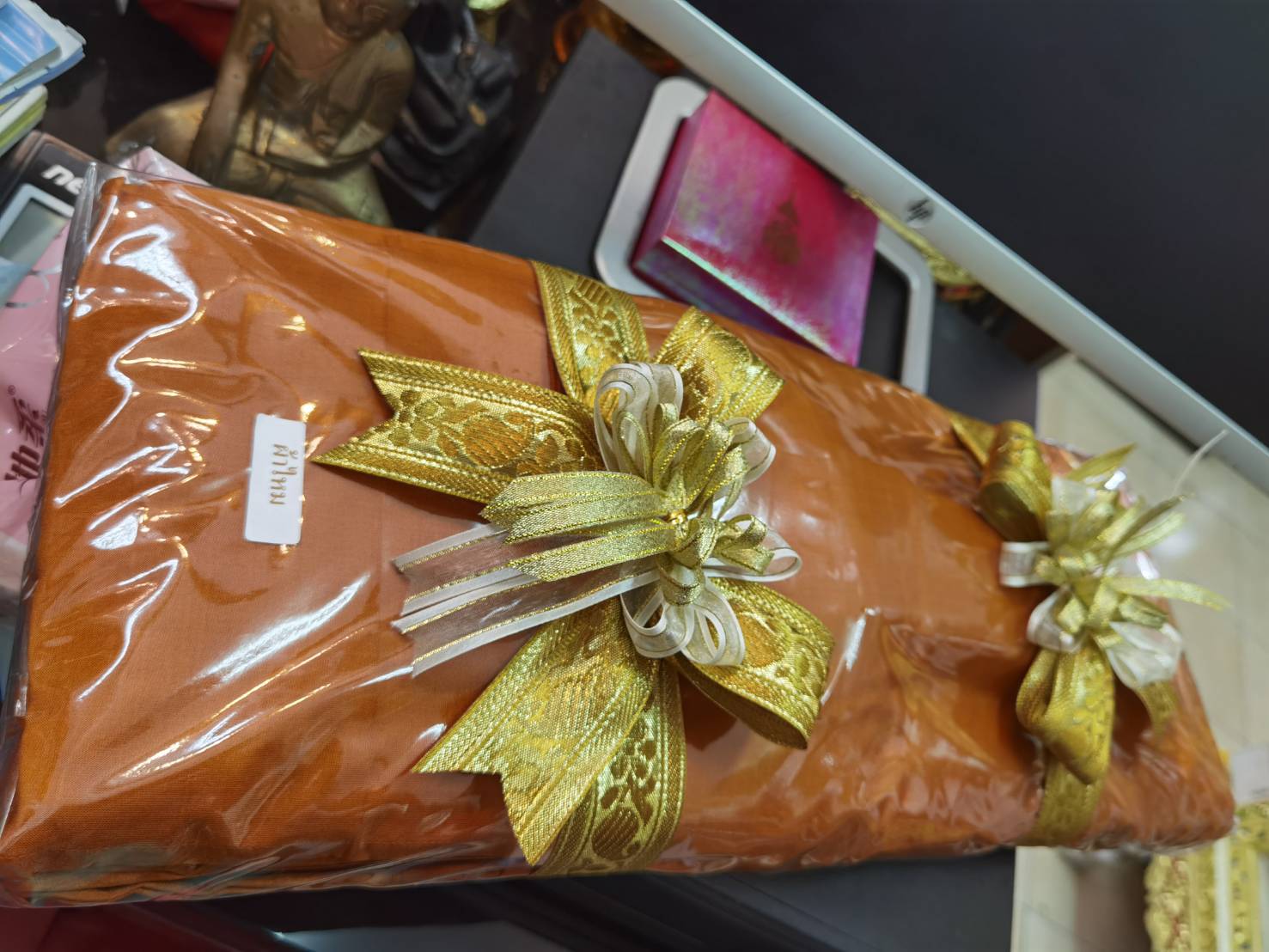 ผ้าไตรไหมไทยแท้ 100% งานเย็บพิเศษ 9 ขันธ์ *ผูกโบว์สวยงาม