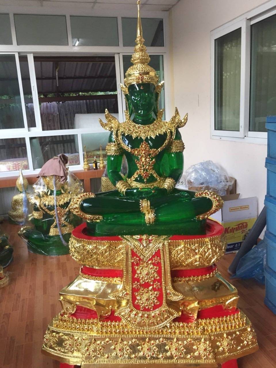 พระแก้วมรกต หน้าตัก 30 นิ้ว งานสวย