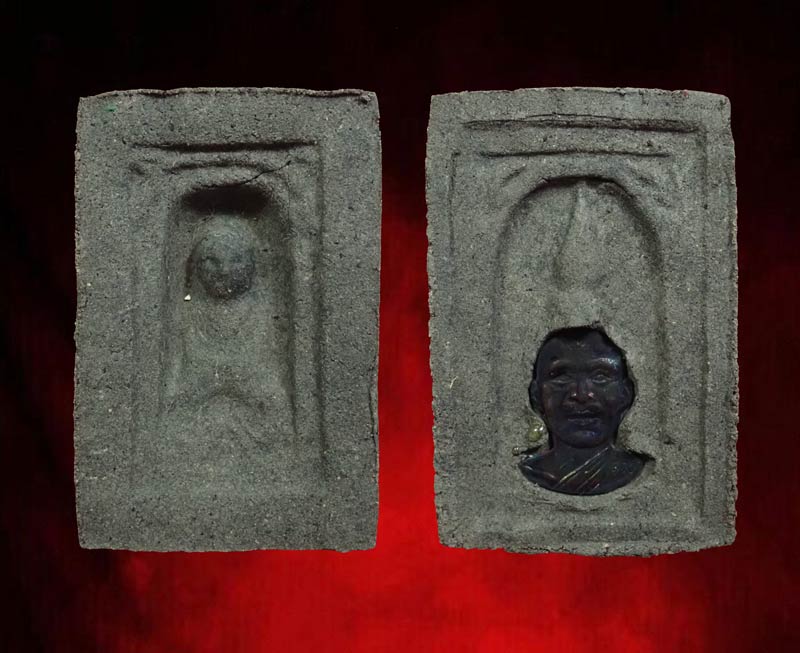 ชุดเนื้อว่านหลวงพ่อทวด รุ่น100ปีอาจารย์ทิม วัดช้างให้ ปี 2555 พิมพ์กลักไม้ขีด พิมพ์ใหญ่ พิมพ์พระรอด (ปลุกเสกศาลหลักเมืองปัตตานี) พร้อมกล่องเดิม