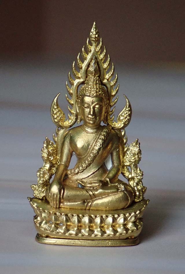 ลอยองค์ฉลุพระพุทธชินราช รุ่นจอมราชันย์ วัดพระศรีรัตนมหาธาตุ พิษณุโลก ปี 2555 เนื้อทองระฆัง หมายเลข 1365